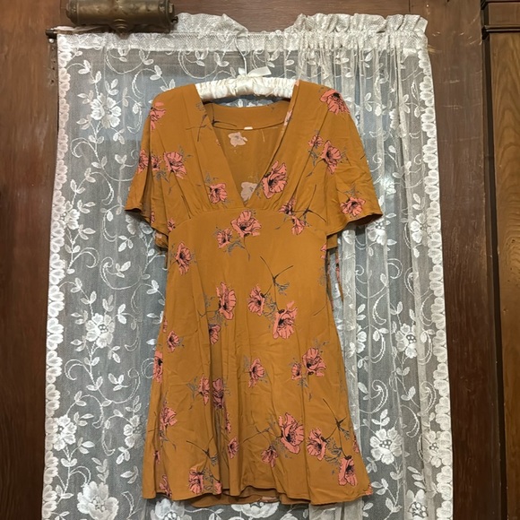 Free People Dresses & Skirts - Free people size medium only used once beautiful summer dress